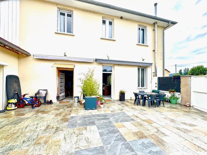 Maison - 235 m² - 10 pièces
