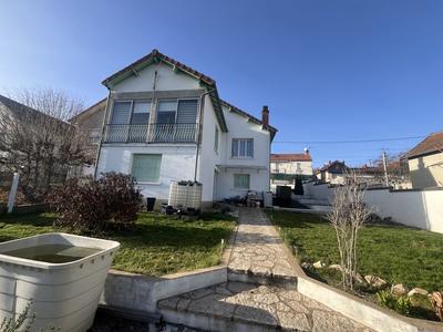 Maison traditionnelle - 100 m² - 4 pièces