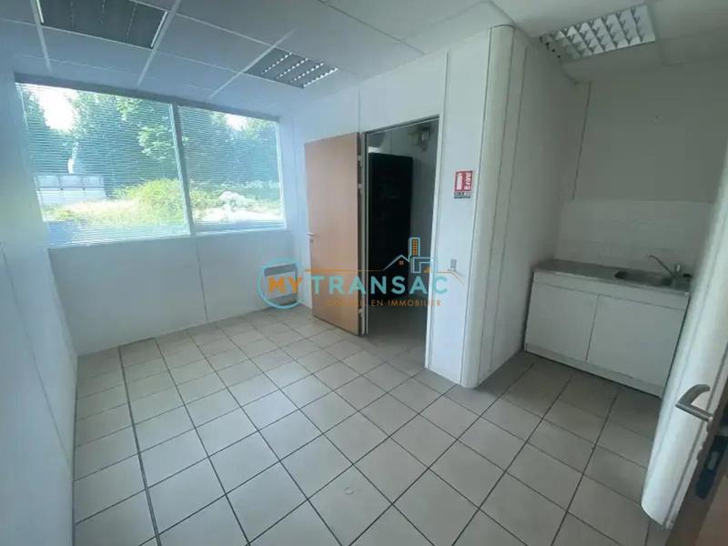 Local d'activités - 1 331 m² - 1 pièce