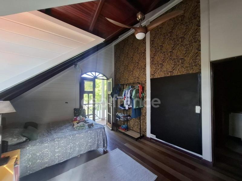 Maison - 141 m² - 7 pièces