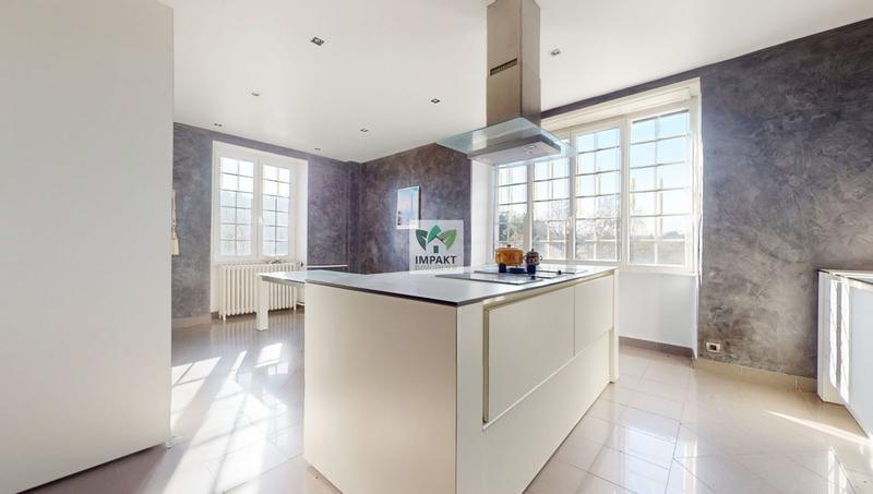 Maison - 460 m² - 15 pièces