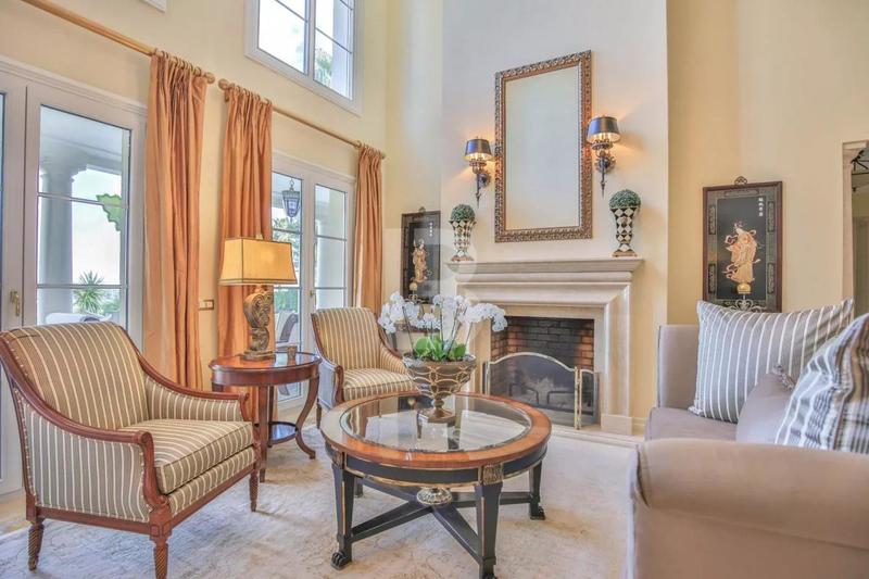 Villa - 460 m² - 9 pièces