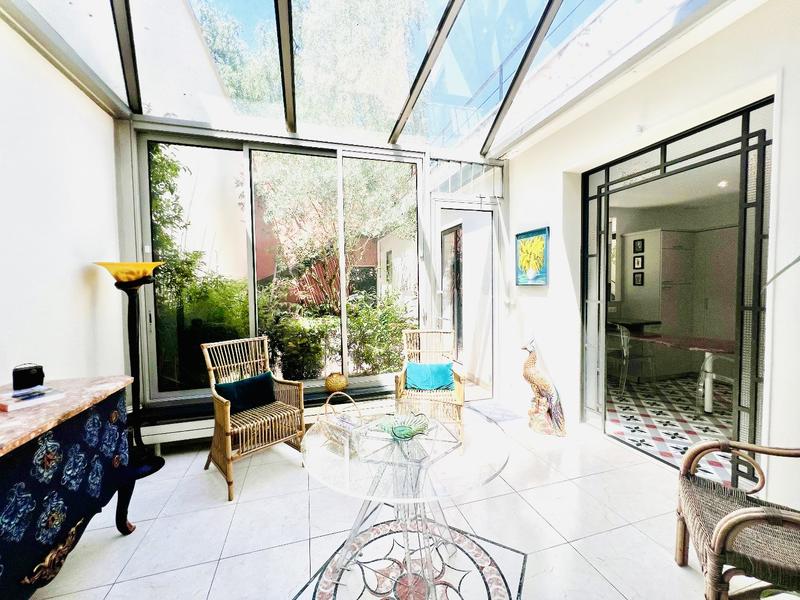 Maison - 305 m² - 8 pièces