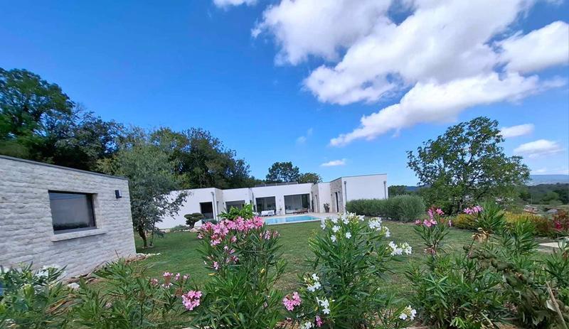 Maison - 220 m² - 6 pièces