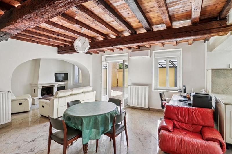 Maison - 285 m² - 10 pièces