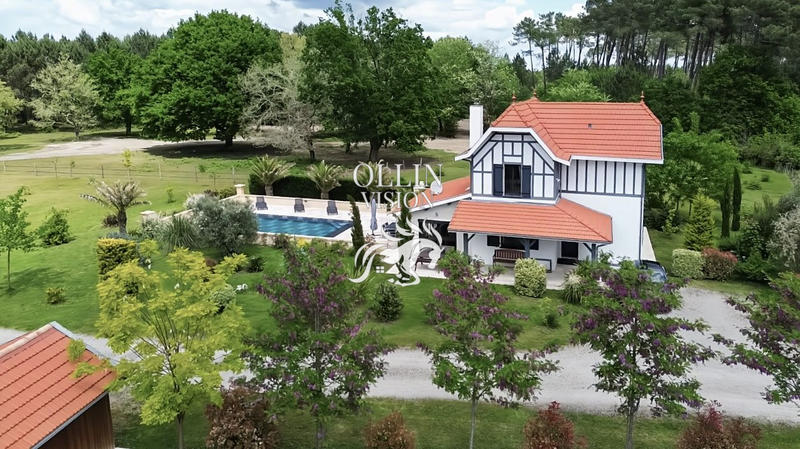 Maison - 203 m² - 7 pièces