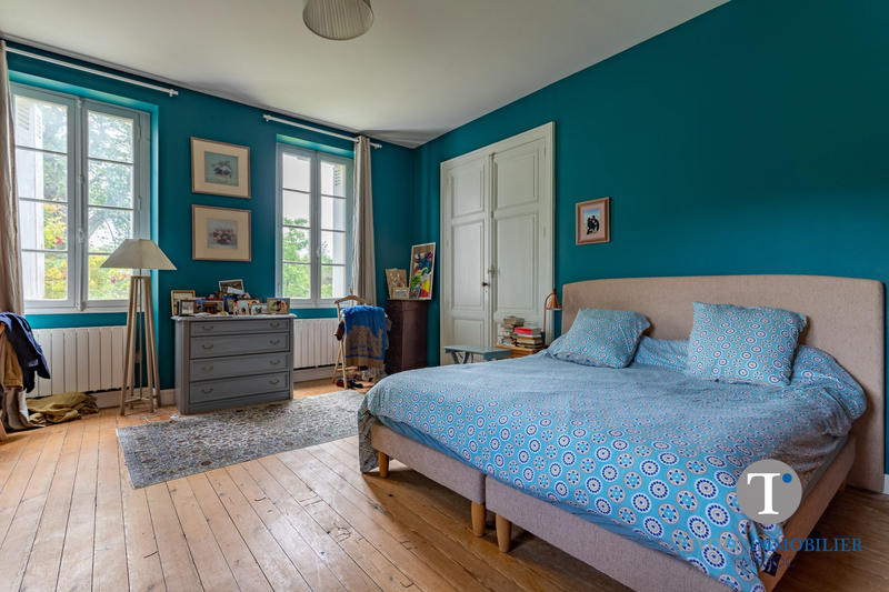 Maison - 530 m² - 10 pièces