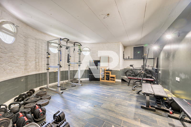 Maison - 278 m² - 11 pièces