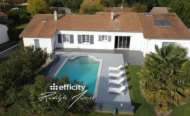 Maison - 220 m² - 8 pièces