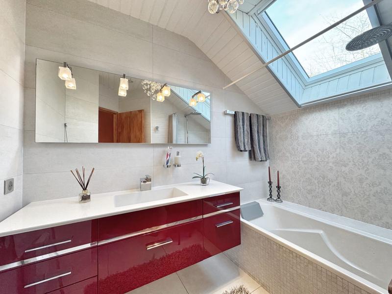 Maison - 230 m² - 6 pièces