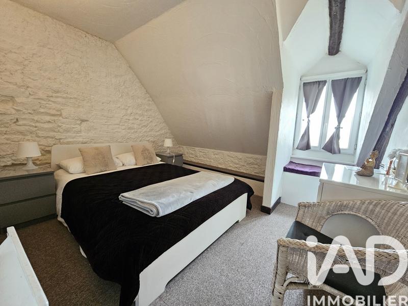 Maison - 240 m² - 11 pièces