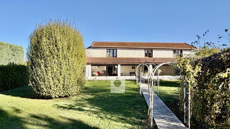 Maison - 208 m² - 7 pièces