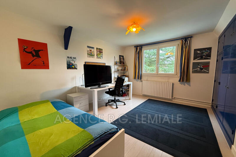 Maison - 187 m² - 7 pièces