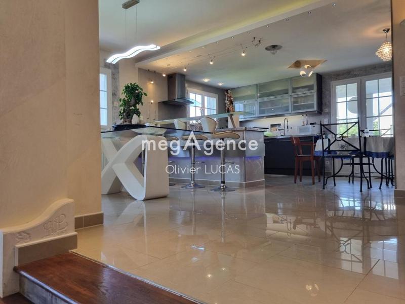 Maison - 165 m² - 9 pièces