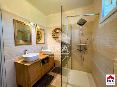 Maison - 210 m² - 8 pièces