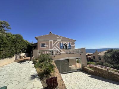 Villa - 212 m² - 6 pièces