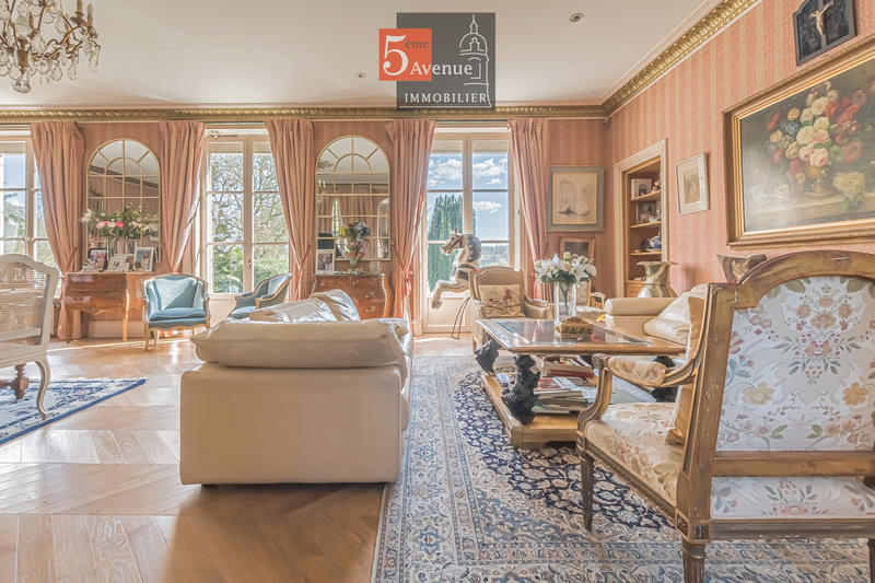 Maison - 430 m² - 11 pièces