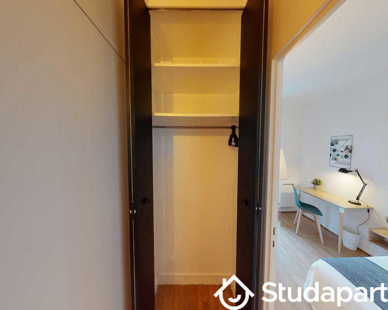 Chambre - 150 m² - 1 pièce