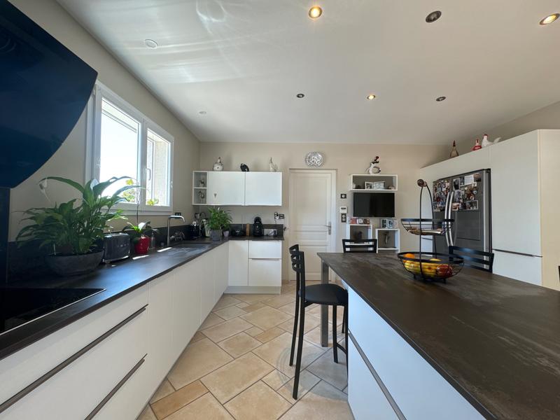 Maison - 244 m² - 8 pièces