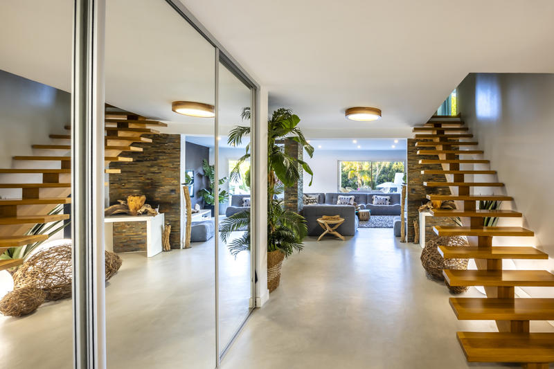 Maison - 300 m² - 10 pièces