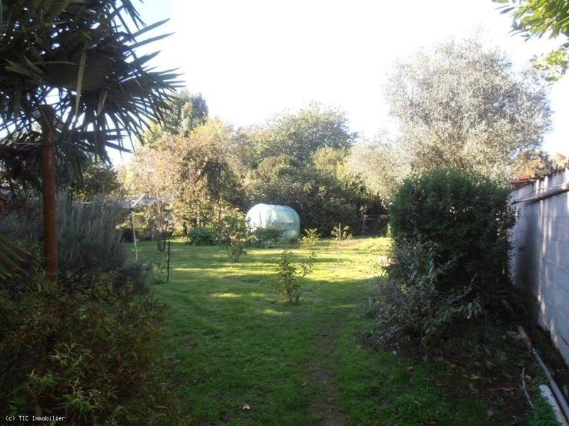 Propriété - 202 m² - 9 pièces