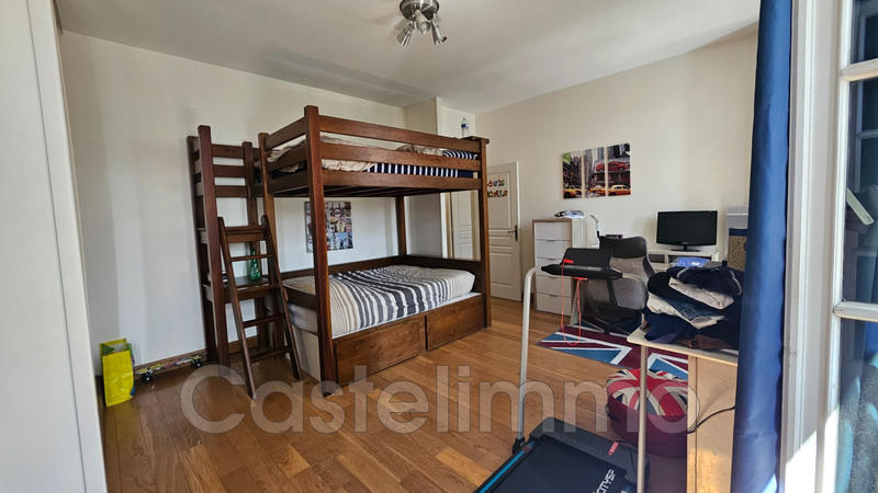 Maison - 415 m² - 10 pièces