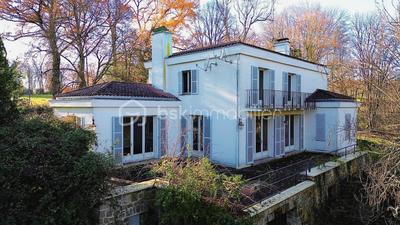 Maison d'architecte - 220 m² - 9 pièces