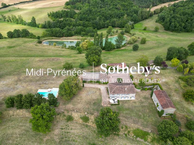 Maison - 288 m² - 12 pièces