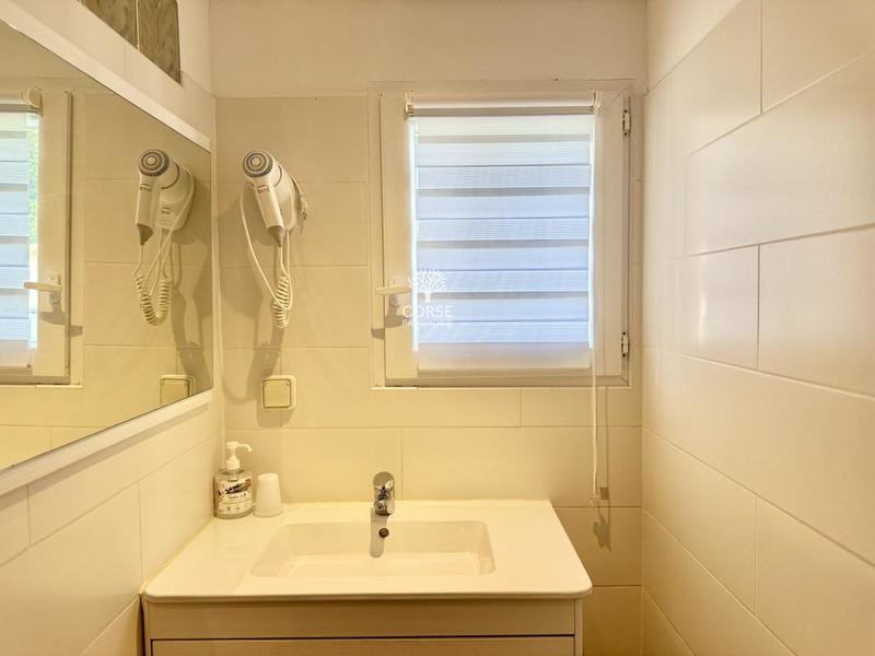 Propriété - 360 m² - 14 pièces