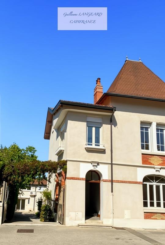 Maison - 207 m² - 9 pièces