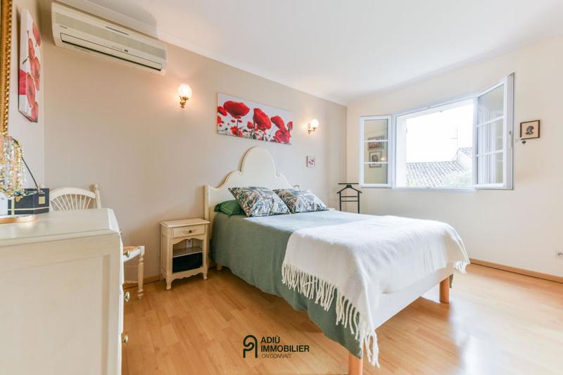 Villa - 244 m² - 10 pièces