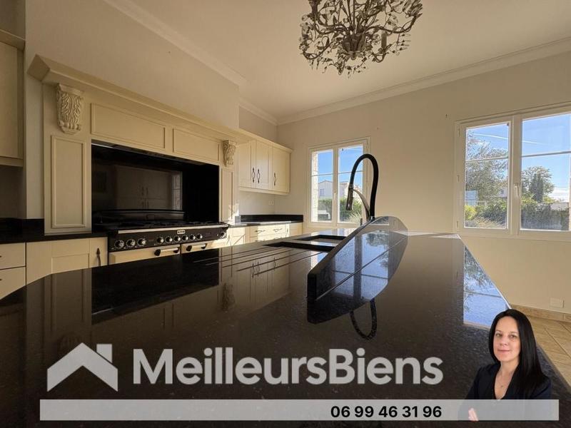 Maison - 265 m² - 10 pièces