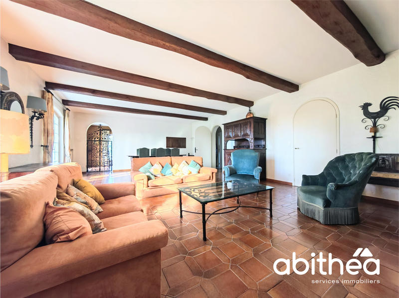 Maison - 250 m² - 11 pièces