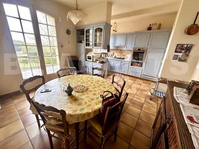 Maison - 206 m² - 8 pièces