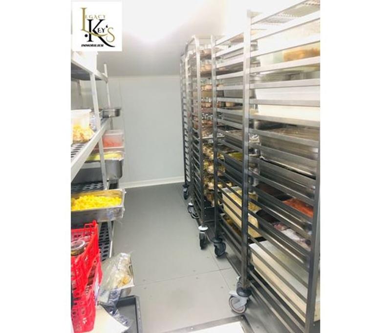 Local commercial - 250 m² - 15 pièces