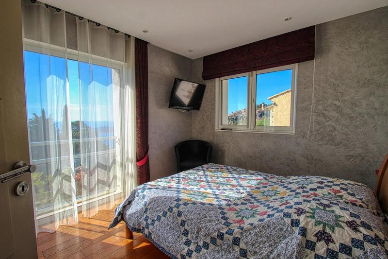 Maison - 450 m² - 8 pièces