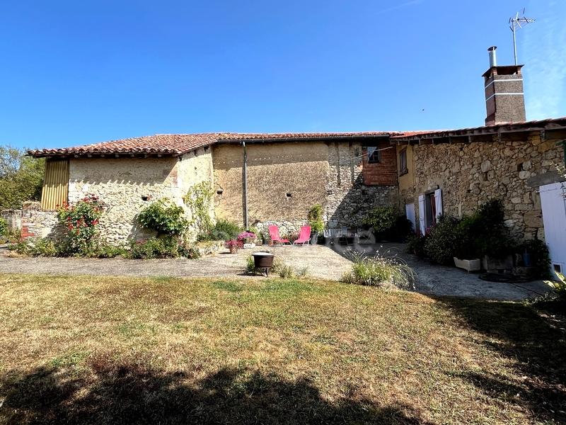 Corps de ferme - 270 m² - 9 pièces