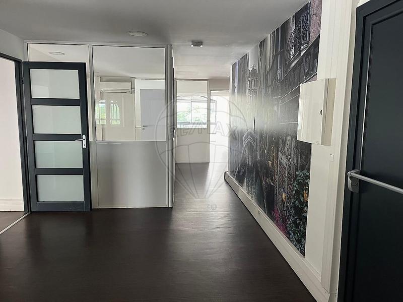 Bureau - 600 m² - 11 pièces