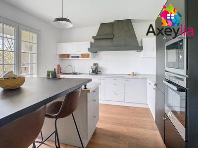 Maison - 214 m² - 8 pièces