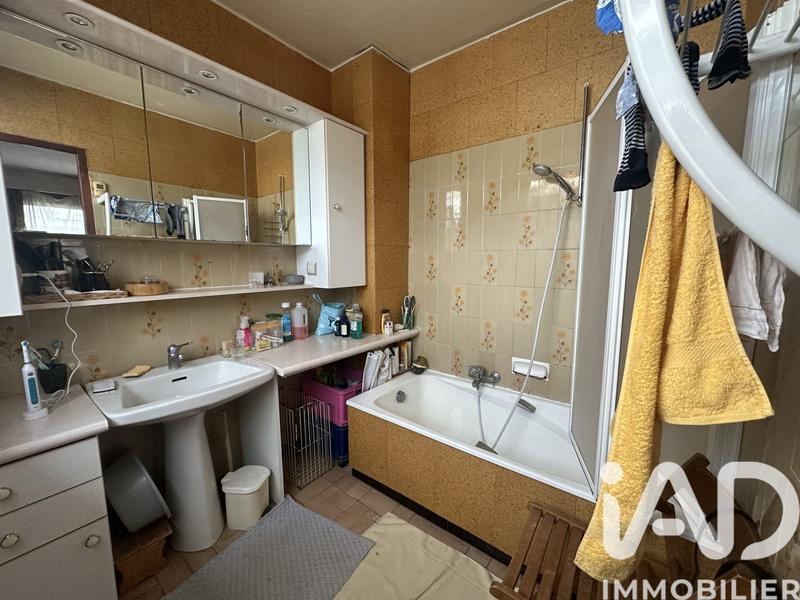 Maison - 182 m² - 9 pièces