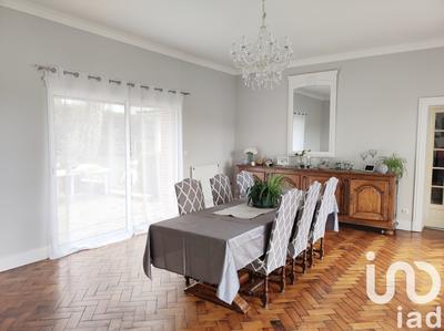 Maison - 210 m² - 7 pièces