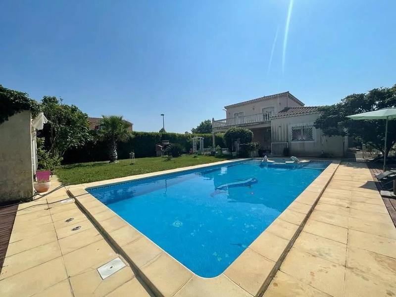 Maison - 270 m² - 9 pièces