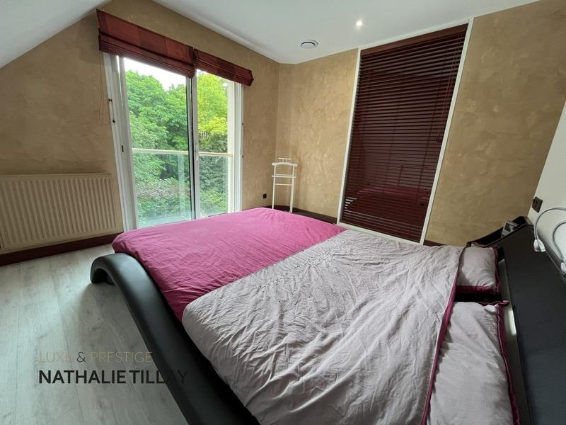 Maison - 201 m² - 7 pièces