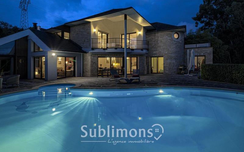 Maison - 240 m² - 9 pièces