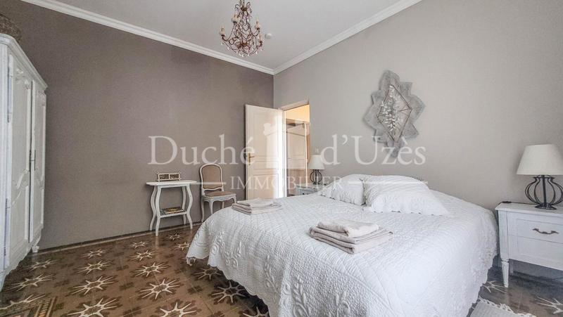 Propriété - 215 m² - 7 pièces