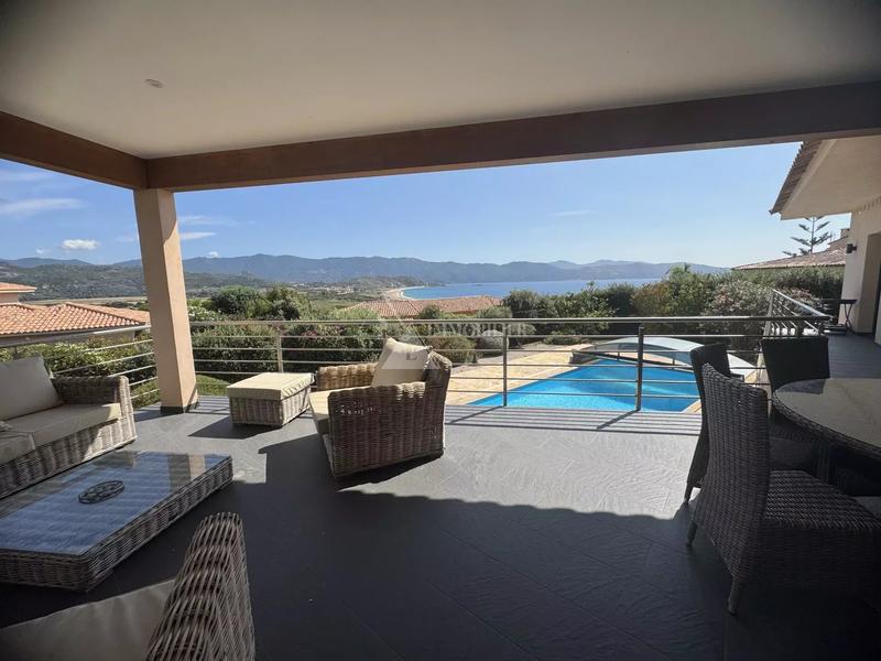 Villa - 202 m² - 6 pièces