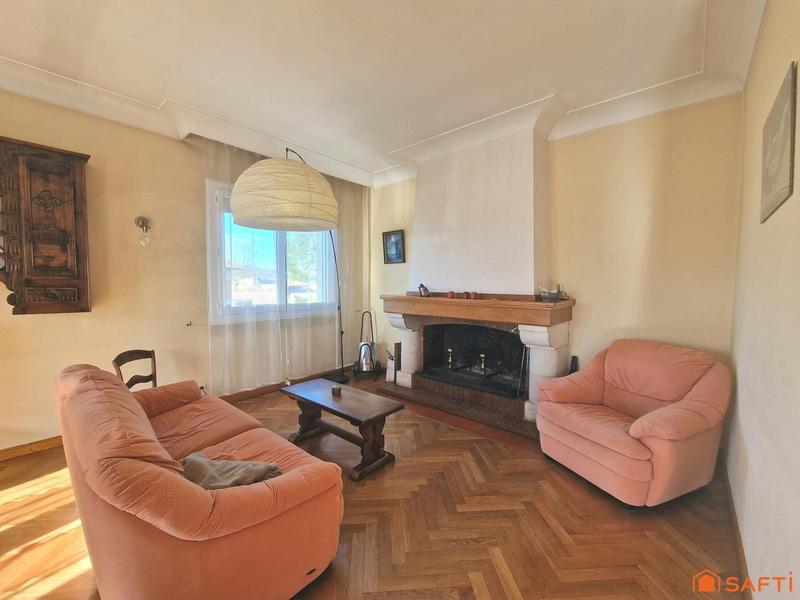 Maison - 223 m² - 7 pièces