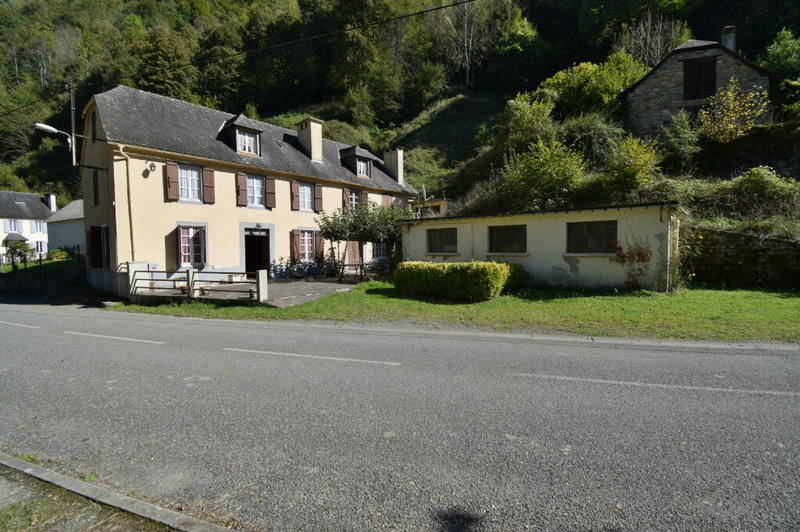 Maison - 220 m² - 10 pièces