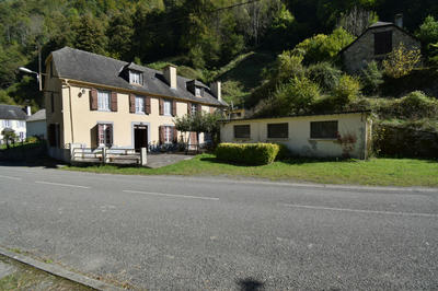 Maison - 220 m² - 10 pièces