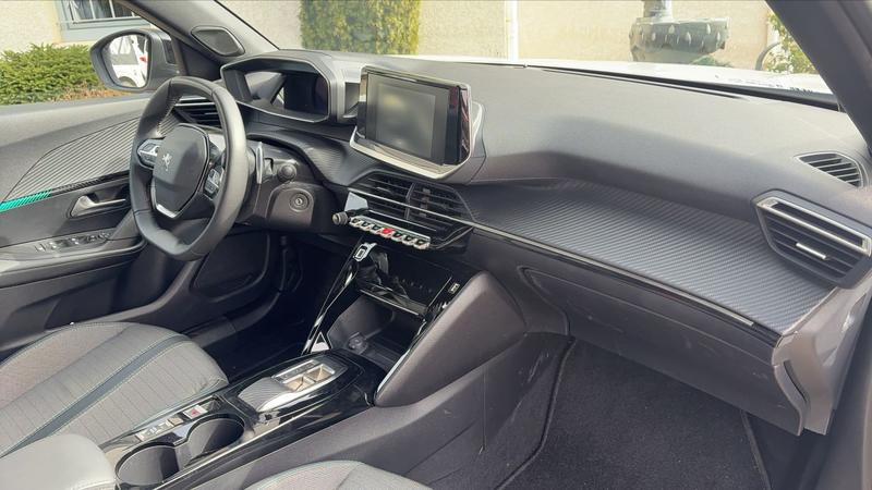 Peugeot 2008 1.2 PureTech 130 Eat8 Allure Pack